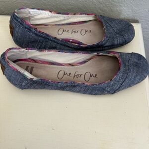 Tom’s denim/chambray slippers size 8